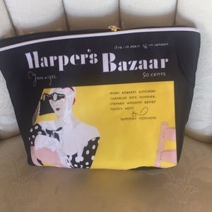 🕶Estée Lauder Harper’s Bazaar Make-up Bag